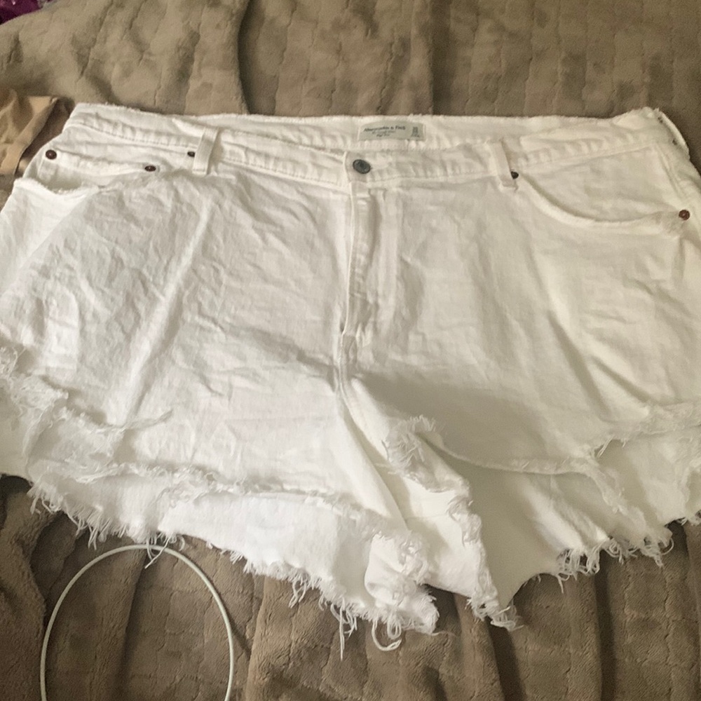 Curve love the cutoff shorts white